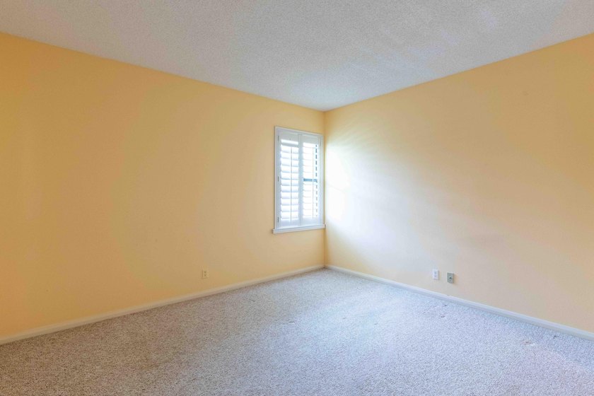 Spectacular 3 bedroom, 2 bath second floor condo WITH DETACHED - photo 24