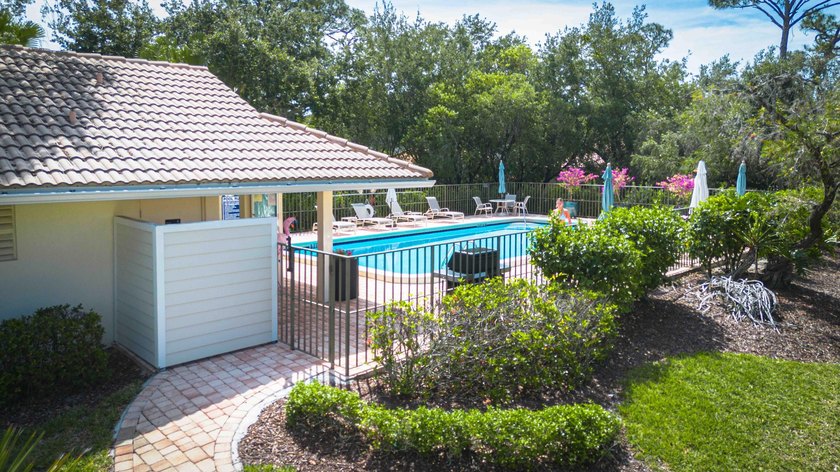 Spectacular 3 bedroom, 2 bath second floor condo WITH DETACHED - photo 30