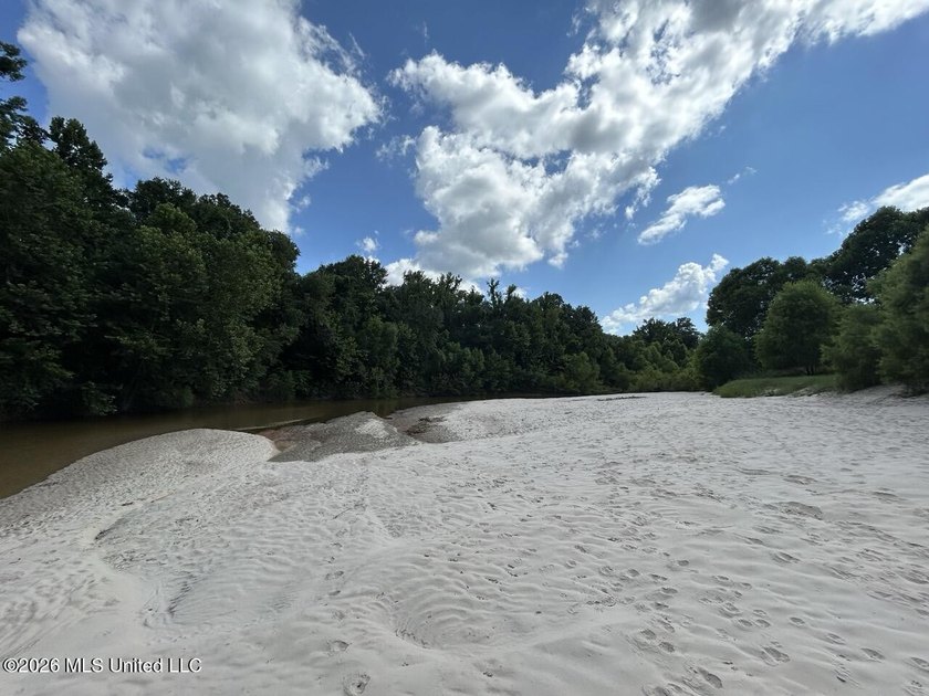 Welcome to Becks Bay Hunting Club, an exceptional opportunity to - photo 36