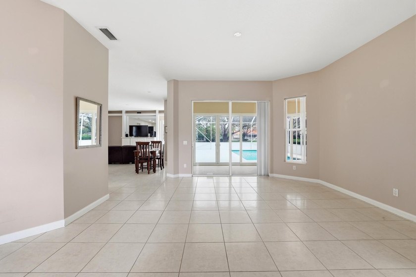 Come see this beautiful Windsor model in the popular Riverwalk - photo 3