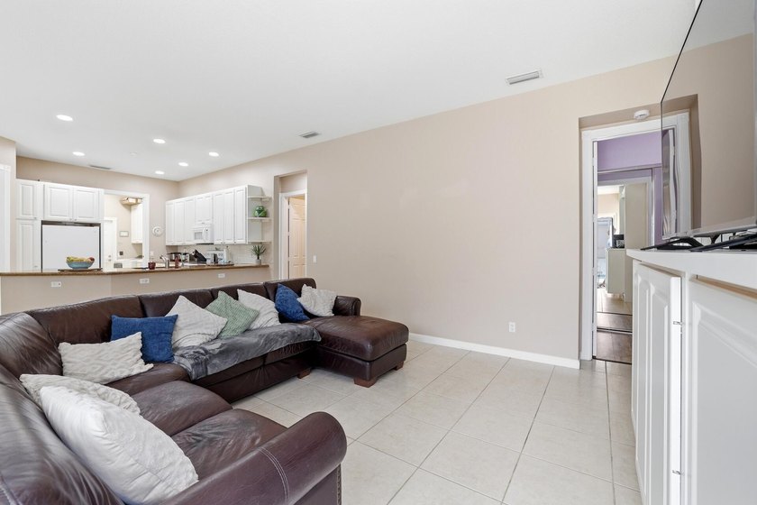 Come see this beautiful Windsor model in the popular Riverwalk - photo 7