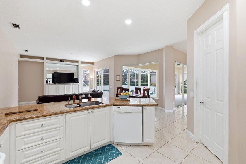 Come see this beautiful Windsor model in the popular Riverwalk - photo 10