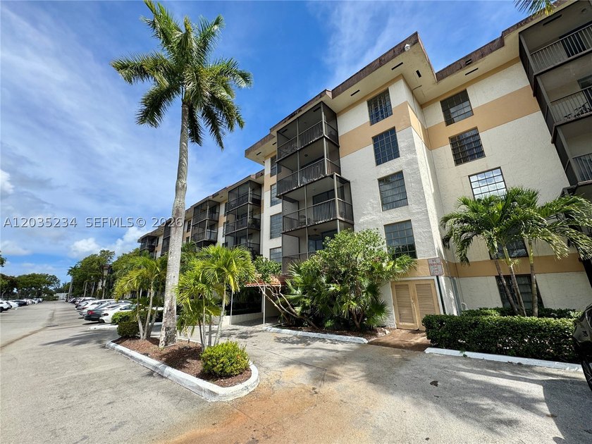 Bright and airy 1BR/1BA condo in an all-ages, gated Inverrary - photo 11