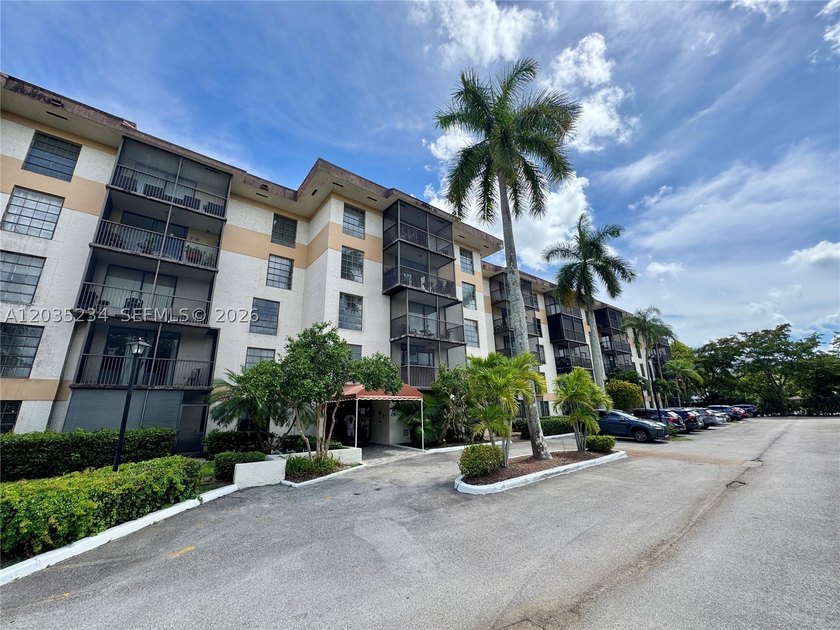 Bright and airy 1BR/1BA condo in an all-ages, gated Inverrary - photo 12