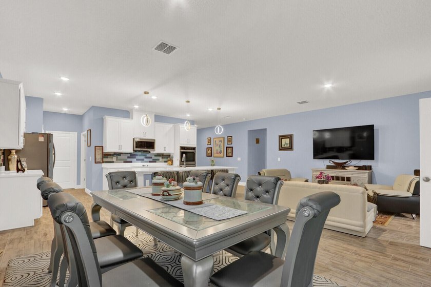 This stunning home features a bright, open-concept design - photo 10