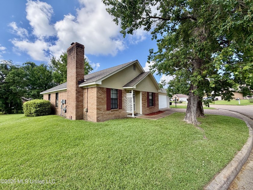 Welcome home to 102 Mary's Cove! This beautifully updated home - photo 2