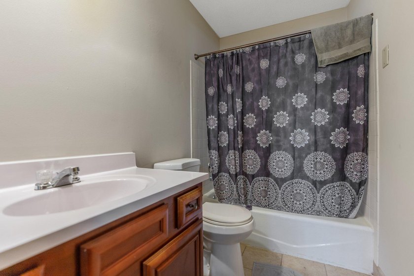 2 bedroom, 2 bathroom condo located in Crystal! When you walk in - photo 14