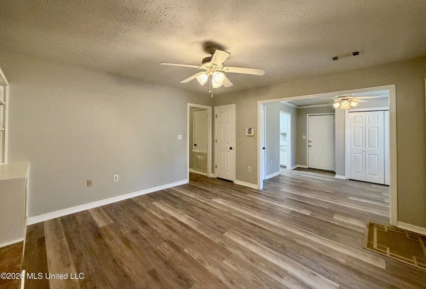 Welcome home to 102 Mary's Cove! This beautifully updated home - photo 6