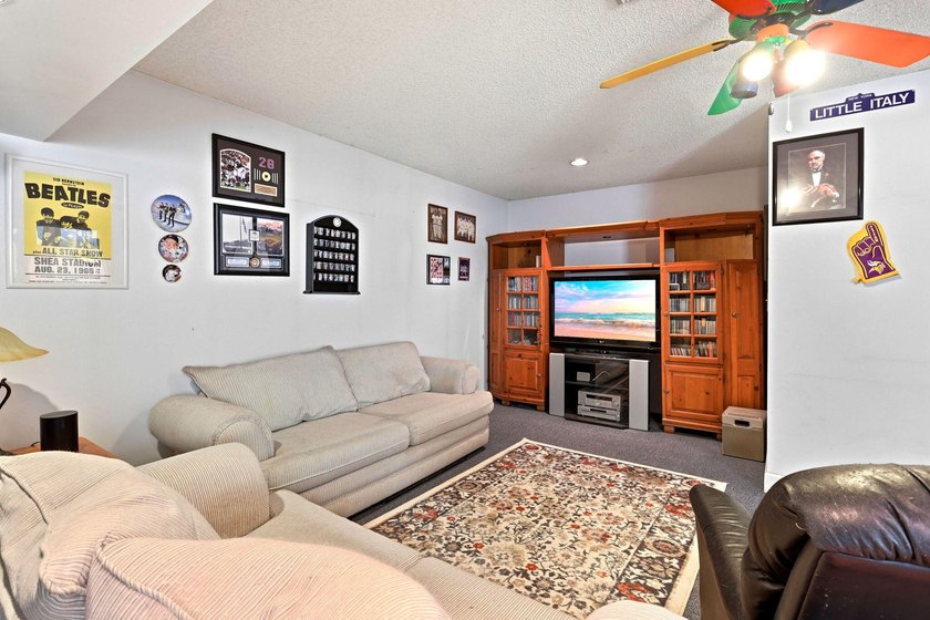Welcome to this exceptional single-story waterfront residence - photo 4