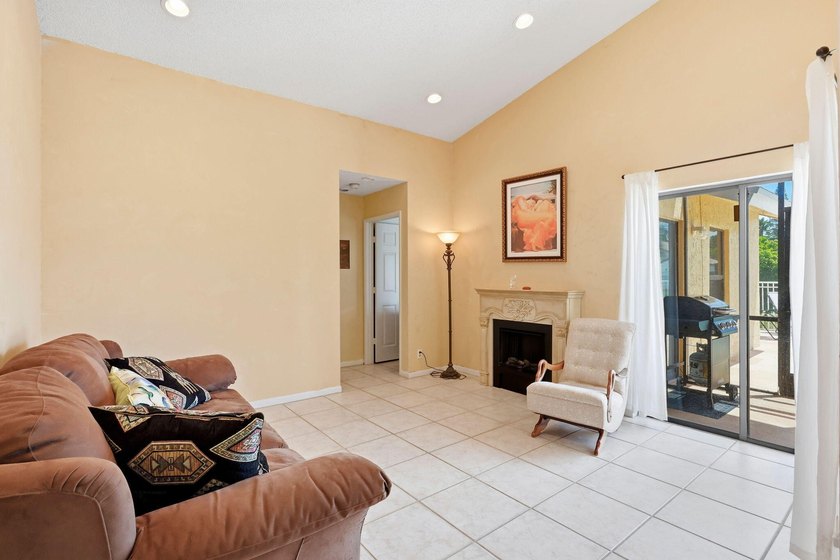 Welcome to this exceptional single-story waterfront residence - photo 5