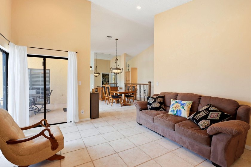 Welcome to this exceptional single-story waterfront residence - photo 6