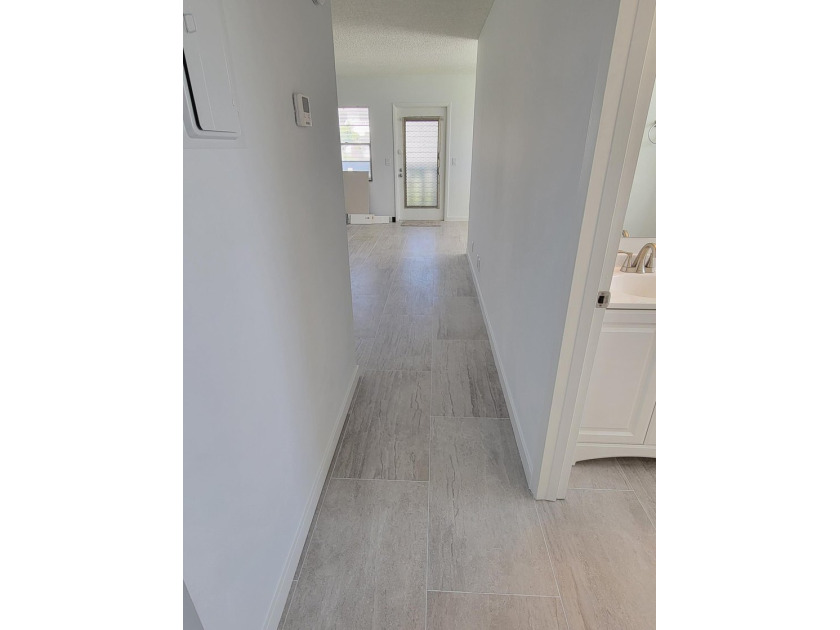 MOVE-IN READY 2BR/1.5BA condo with CENTRAL AIR. Can be rented - photo 12