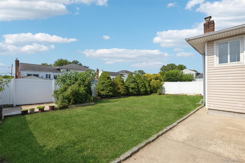 Welcome to this well-maintained three bedroom, one- and one-half - photo 19