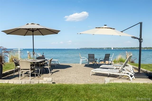 WELCOME TO ONE OF LAKE HURON'S MOST EXCEPTIONAL WATERFRONT - photo 4