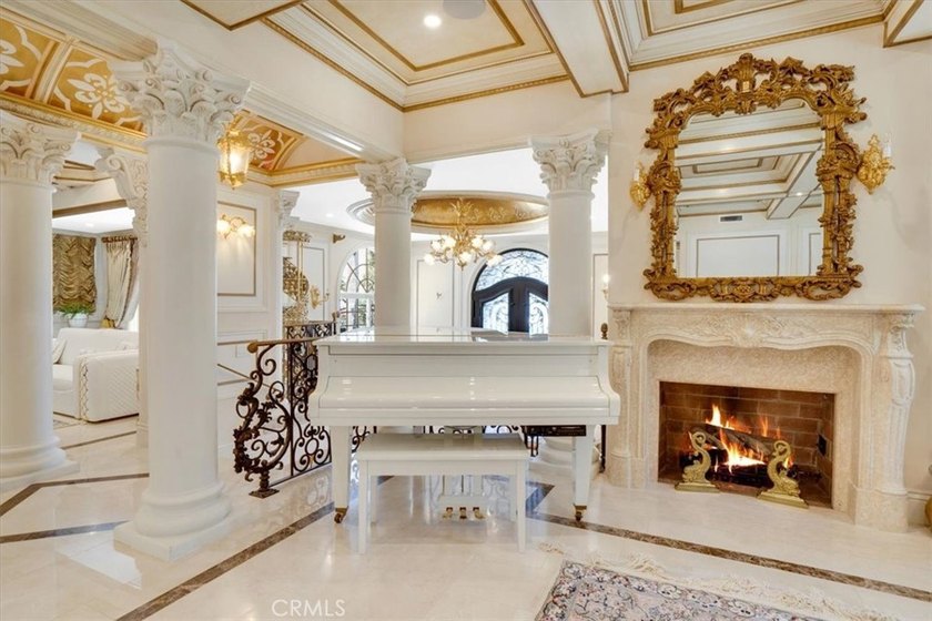 Once in a lifetime Opportunity to own this Spectacular Estate - photo 8