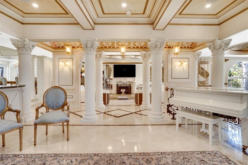 Once in a lifetime Opportunity to own this Spectacular Estate - photo 9