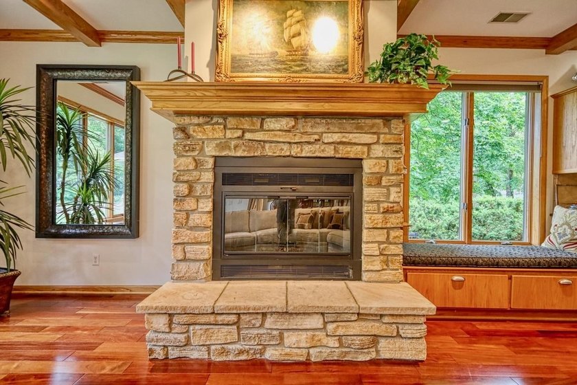 Expansive and beautifully refined 3,857 sq. ft. ranch in Maple - photo 13