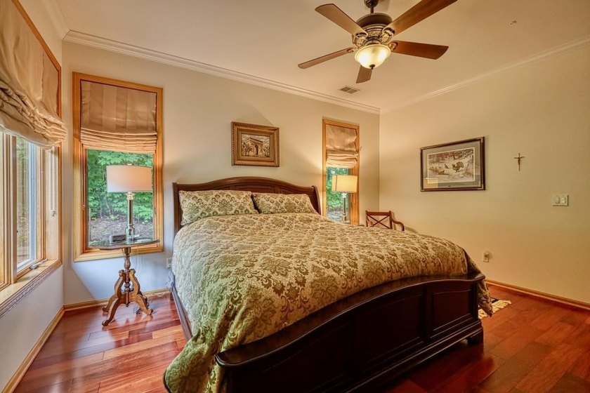 Expansive and beautifully refined 3,857 sq. ft. ranch in Maple - photo 34