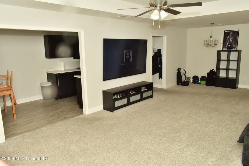 This beautiful 3 Bedroom, 2 Bath home offers the perfect blend - photo 3