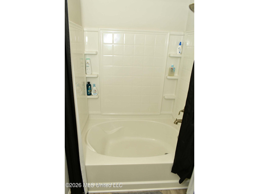 This beautiful 3 Bedroom, 2 Bath home offers the perfect blend - photo 8