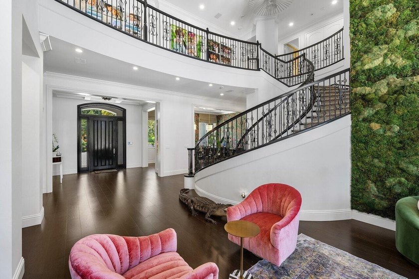 Situated on an expansive oversized lot, this exceptional 6 BD, 7 - photo 7