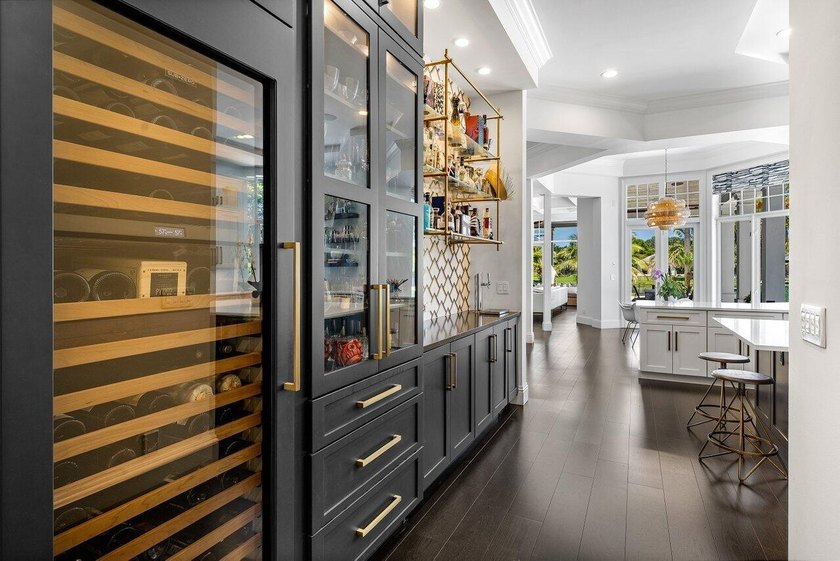 Situated on an expansive oversized lot, this exceptional 6 BD, 7 - photo 10