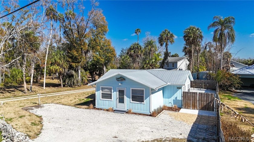 Investment perfection meets a slice of paradise! Located in the - photo 3