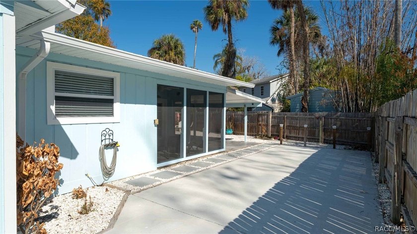 Investment perfection meets a slice of paradise! Located in the - photo 9