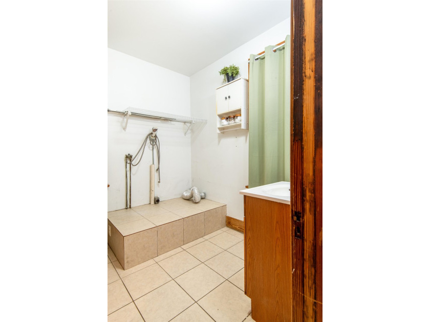 Addorable 3-bedroom home with classic charm and nearly 1,200 - photo 16