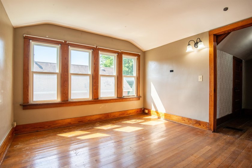 Addorable 3-bedroom home with classic charm and nearly 1,200 - photo 22