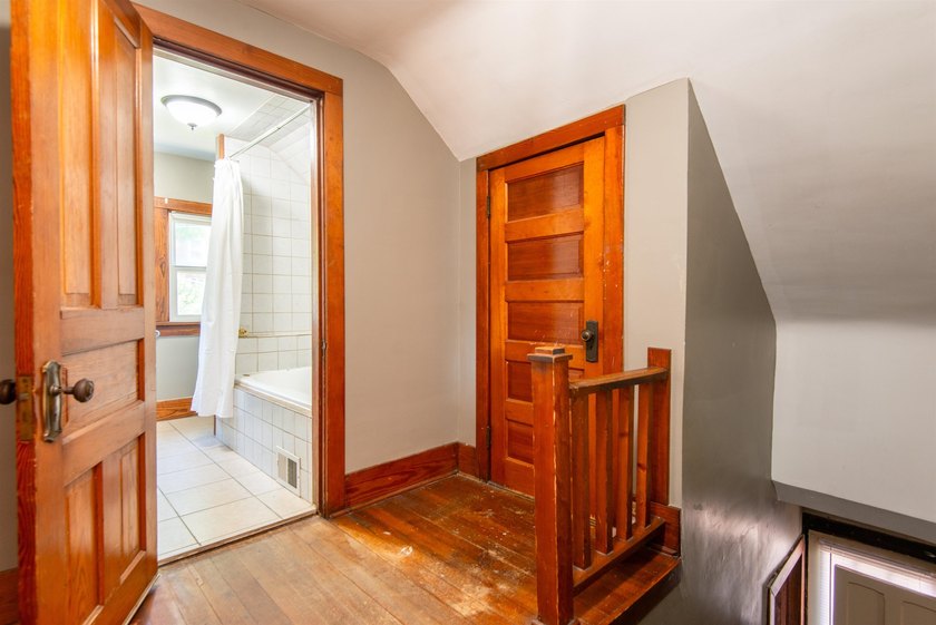 Addorable 3-bedroom home with classic charm and nearly 1,200 - photo 25