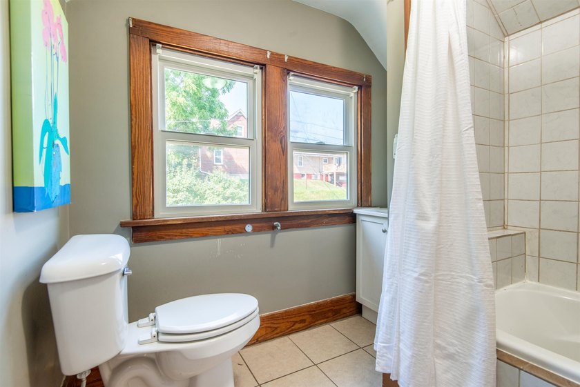 Addorable 3-bedroom home with classic charm and nearly 1,200 - photo 27