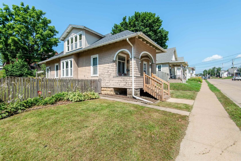 Addorable 3-bedroom home with classic charm and nearly 1,200 - photo 34