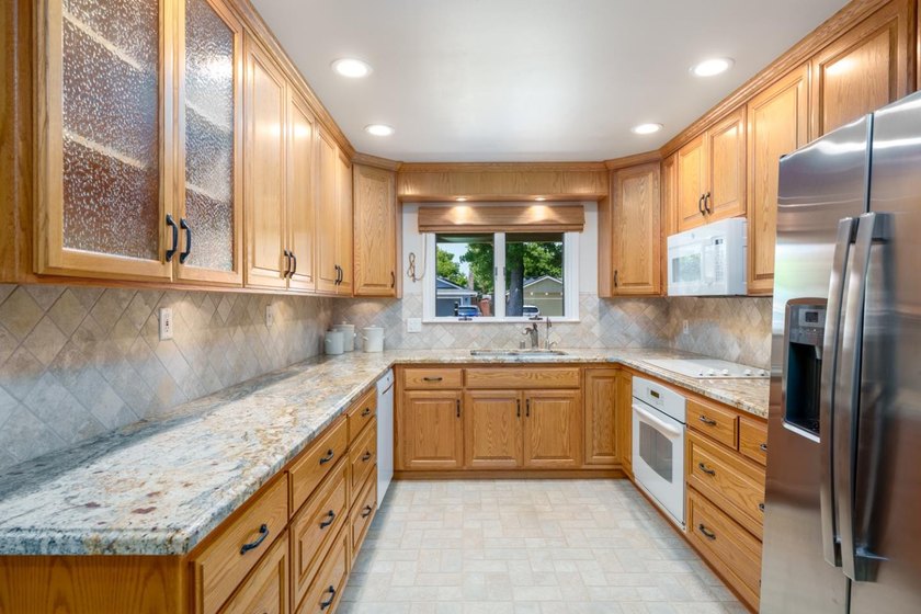 Welcome to 1542 Jacob Ave, a beautifully maintained 5-bedroom - photo 4