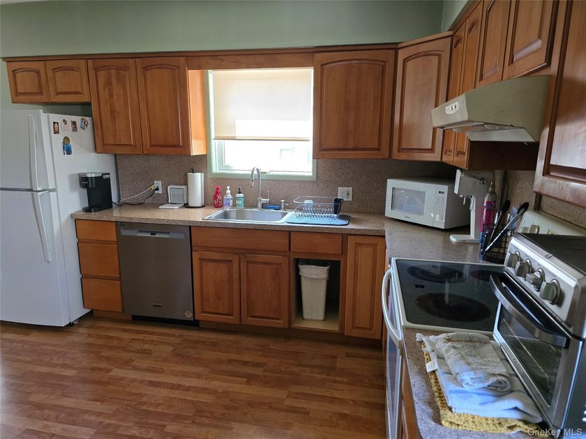 This huge colonial offers 2841 sf living space! Boasting 4 - photo 34