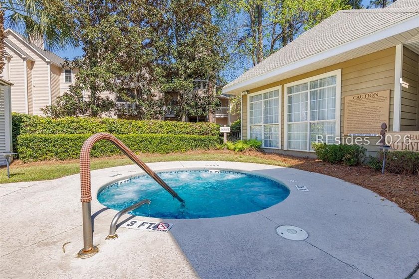Beautifully appointed and offered fully furnished, this elegant - photo 36