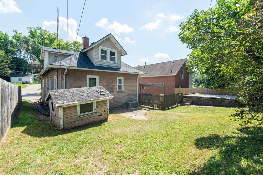 Addorable 3-bedroom home with classic charm and nearly 1,200 - photo 37