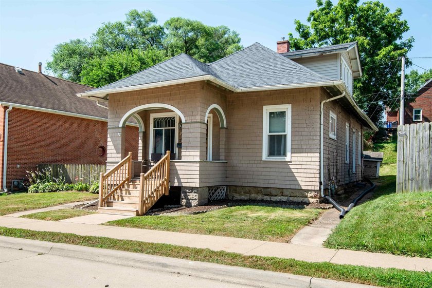 Addorable 3-bedroom home with classic charm and nearly 1,200 - photo 38