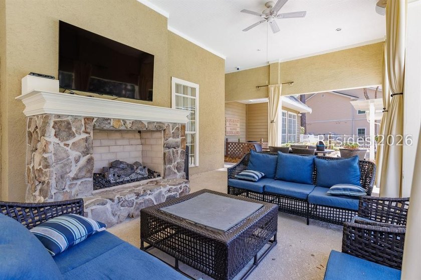 Beautifully appointed and offered fully furnished, this elegant - photo 38