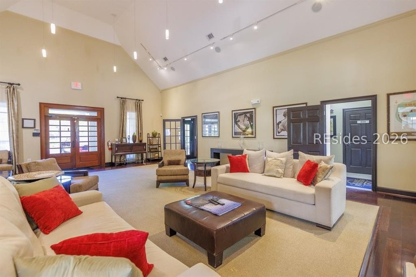 Beautifully appointed and offered fully furnished, this elegant - photo 44