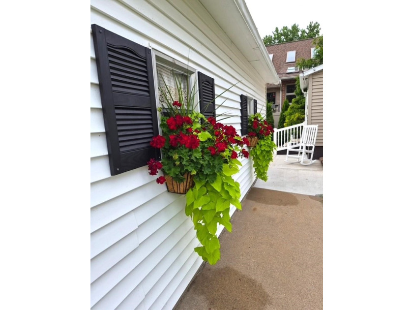 Charm and Comfort!!! This beautifully updated and well cared for - photo 34