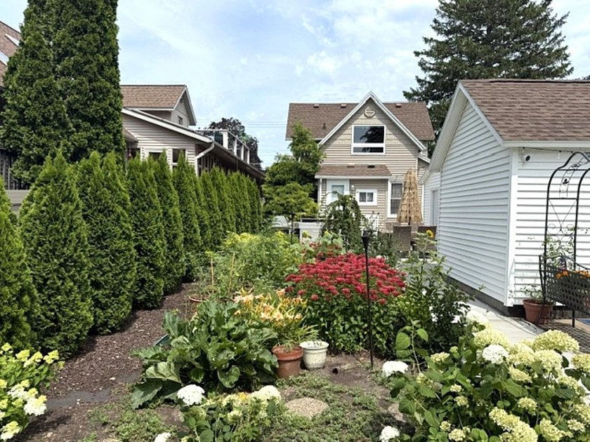 Charm and Comfort!!! This beautifully updated and well cared for - photo 39