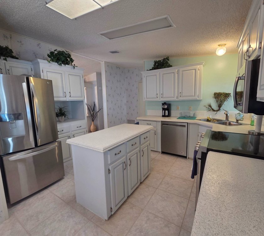 COMMUNITY: Sought after community which sits on the Harris Chain - photo 2