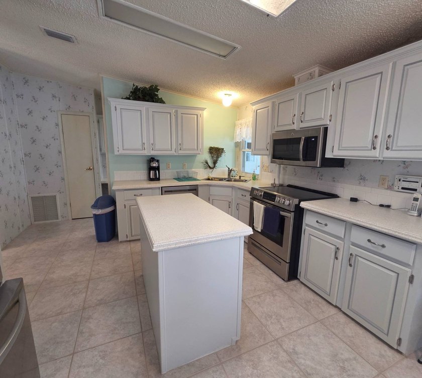 COMMUNITY: Sought after community which sits on the Harris Chain - photo 7