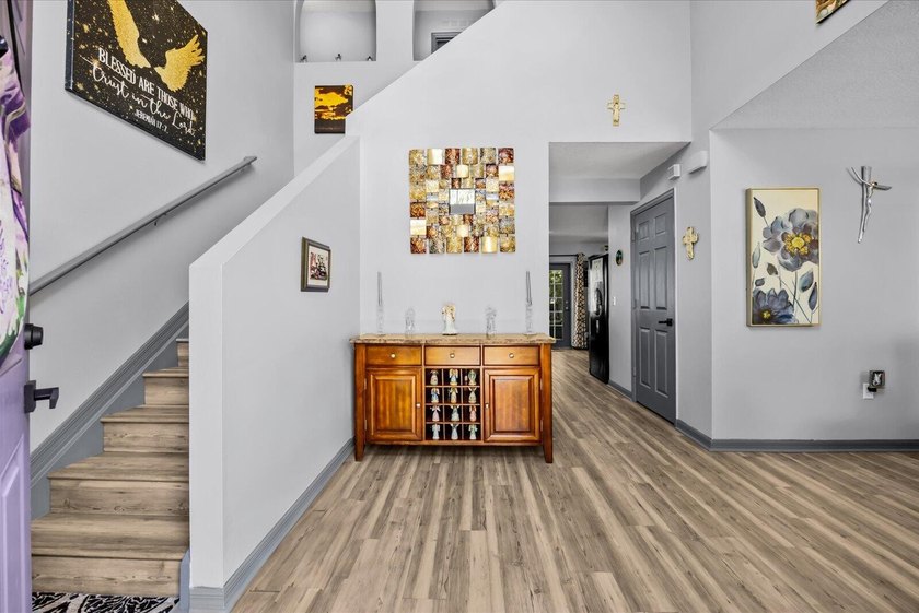 Completely renovated and move-in ready! This stunning 4BR/3BA - photo 5