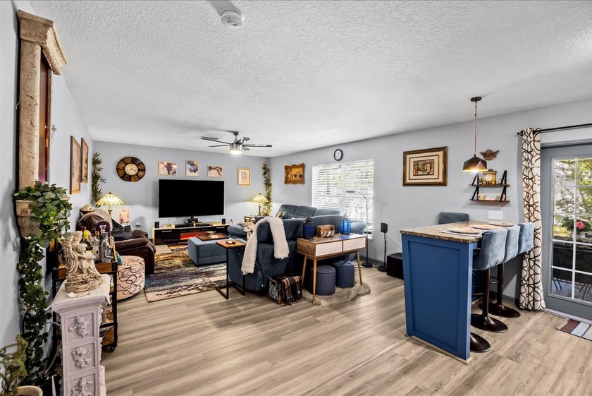 Completely renovated and move-in ready! This stunning 4BR/3BA - photo 10