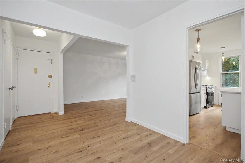 Welcome to your new home. This beautiful and totally renovated 2 - photo 7