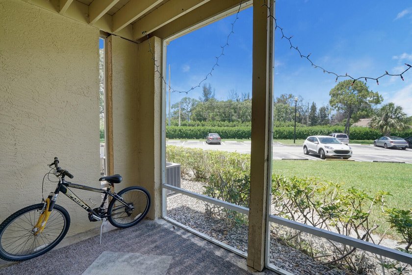 Welcome to this inviting first-floor condo in a gated community - photo 20