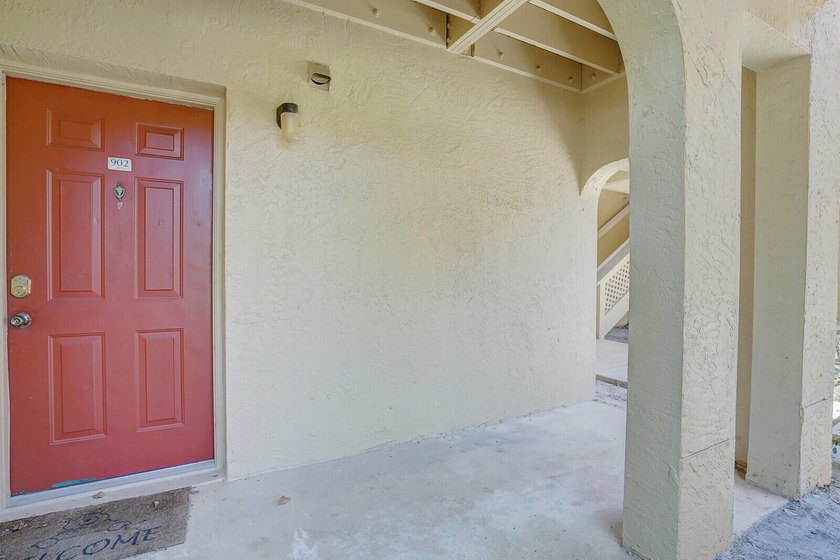 Welcome to this inviting first-floor condo in a gated community - photo 23