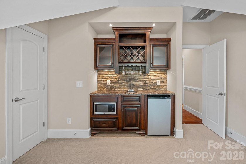 Discover the space, flexibility, and golf-course community - photo 31